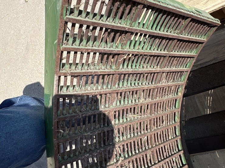 john-deere-9570-combine-concaves-image-11