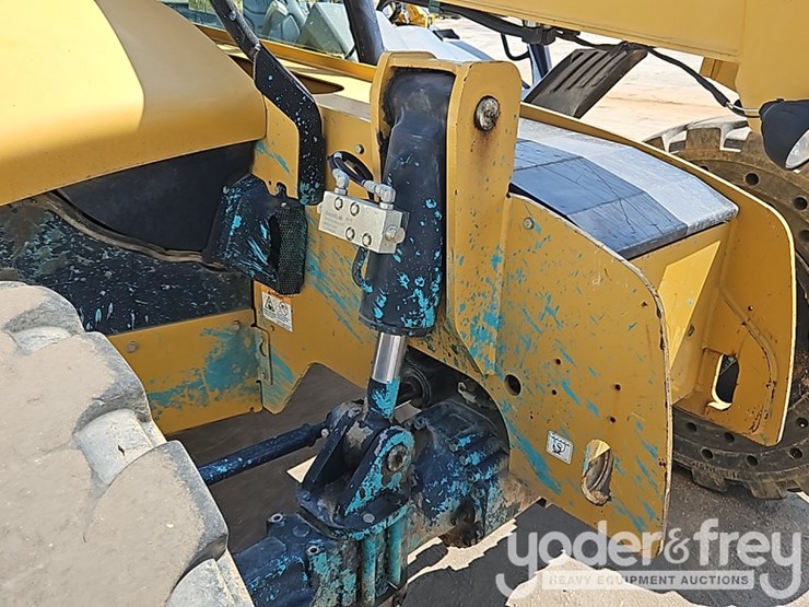 2017-caterpillar-tl642d-image-11