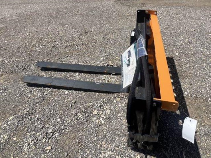 #29-•-wolverine-hydraulic-adjustable-skid-steer-forks-image-4