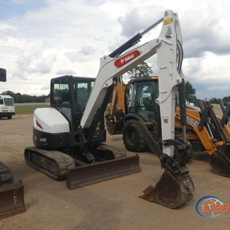 2024 BOBCAT E60R2 MIDI EXCAVATOR, S/N B4GR16032: C/A, HEAT, AUX. HYDRAULICS, PUSH BLADE, RUBBER TRACKS, LONG ARM, X CHANGE COUPLER, BOOM SWING, HEATED SEAT, KEYLESS ENTRY, DELUXE TOUCHSCREEN, 606 HRS