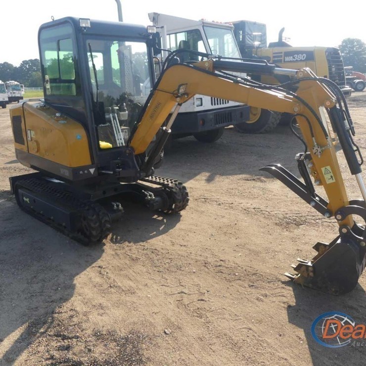 2025 AGT MY50R MINI EXCAVATOR, S/N 2025X0000139: C/A, BLADE, RUBBER TRACKS, HYD. THUMB, 1 HR
