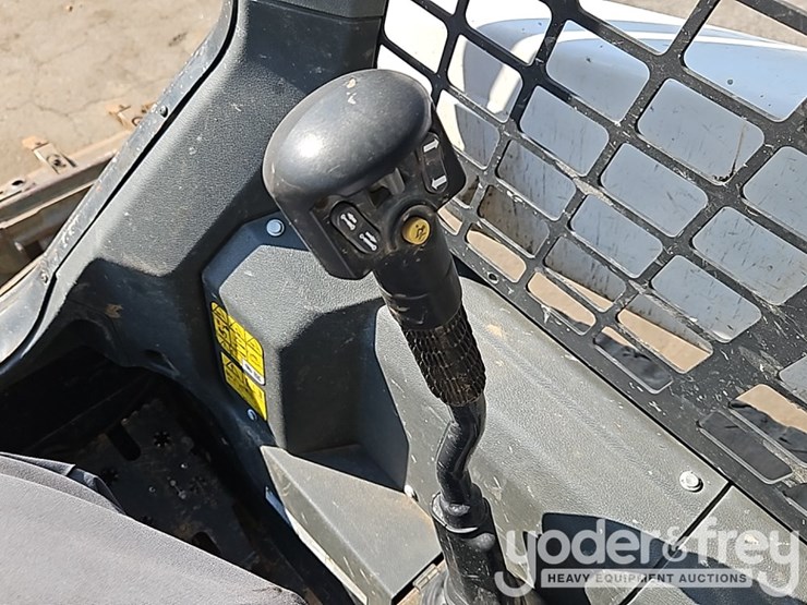 2021-bobcat-t64-image-27