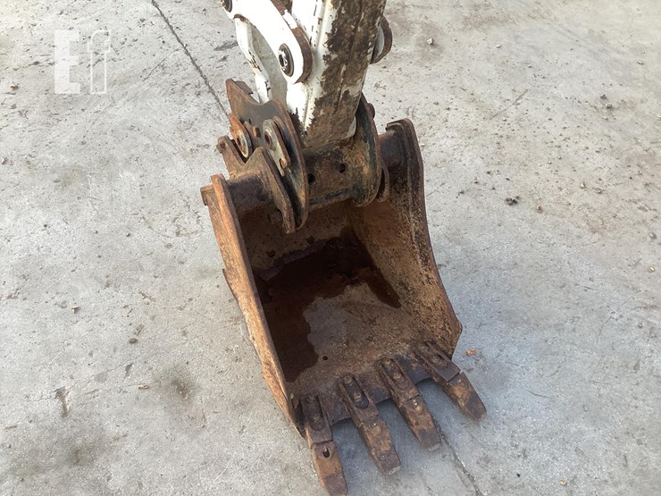 2000-bobcat-325-image-10
