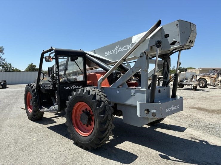 2012-skytrack-vr-g42d-telescopic-reach-lift-image-4