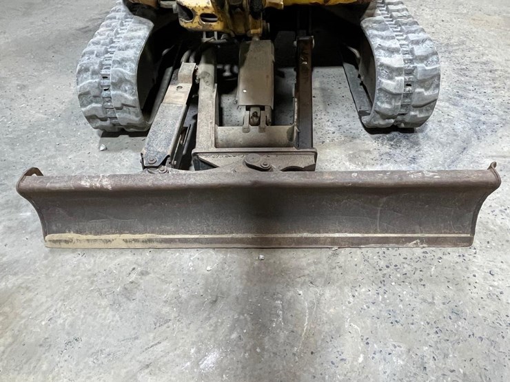caterpillar-303-image-12