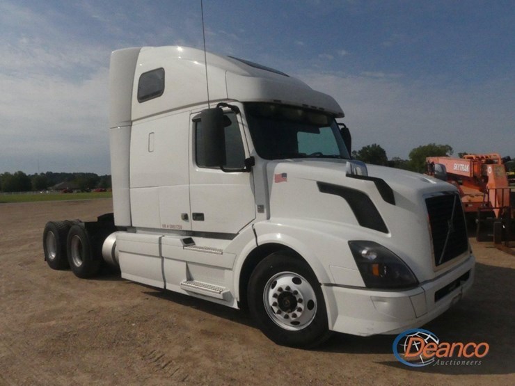 2016-volvo-vnl-truck-tractor,-s/n-4v4nc9eh1gn951258:-t/a,-sleeper,-volvo-d13-425hp-eng.,-ishift-auto,-12.5k-front,-38k-rears,-295/75r22.5-tires,-875k-mi.-image-1