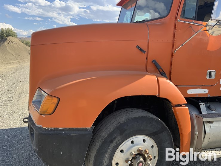 1996-freightliner-fld112-image-10