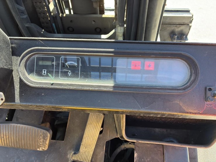 1999-yale-glc100mgngae09-forklift-image-13
