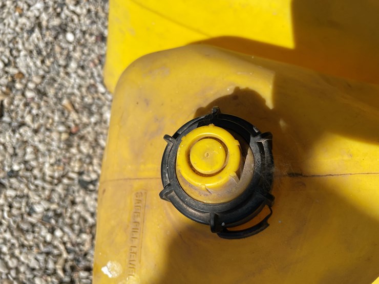 #1679-•-(2)-poly-diesel-fuel-tanks-image-3