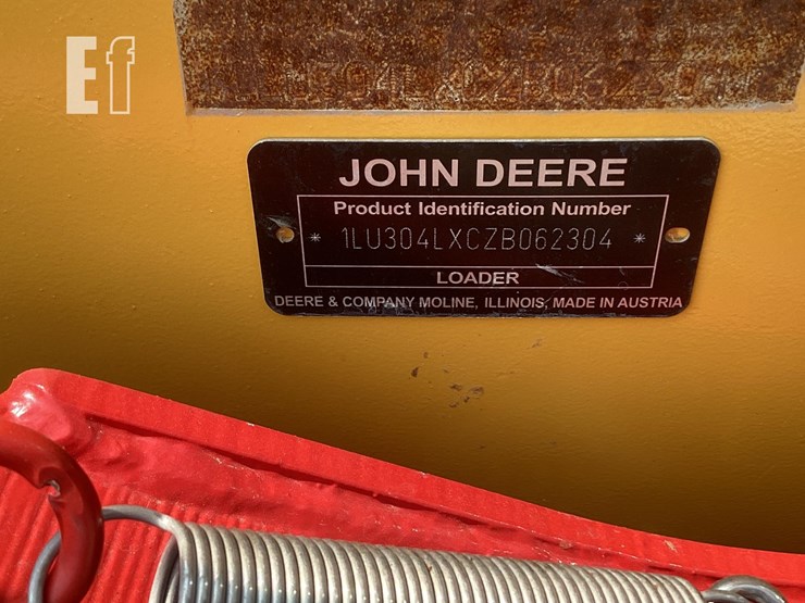 2021-deere-304l-image-17