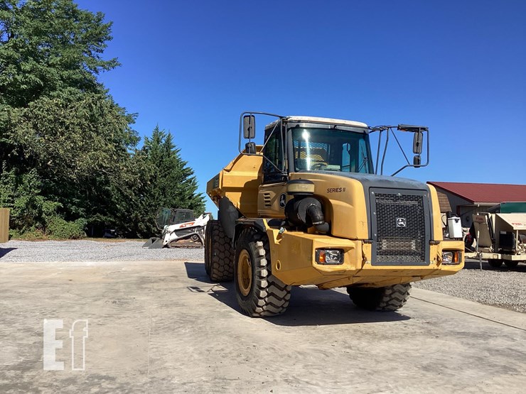 2015-deere-250d-ii-image-7