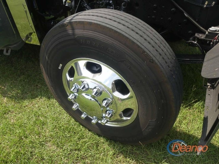 2024-kenworth-w900l-image-12
