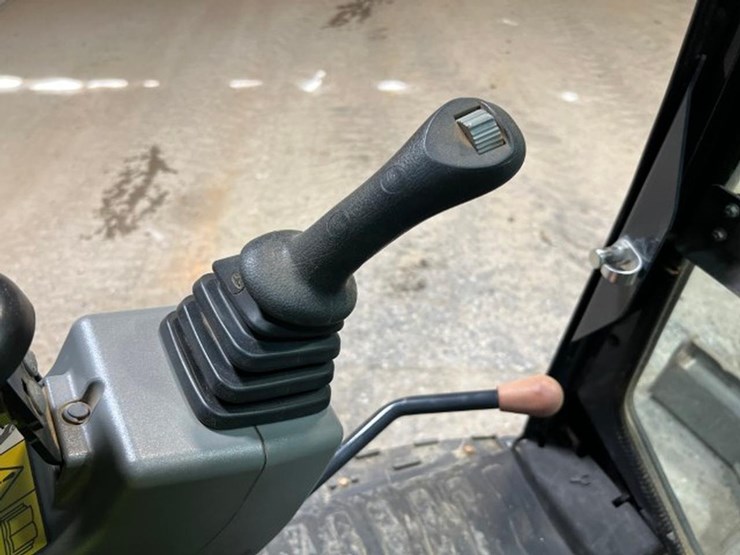 2020-bobcat-e32i-image-30
