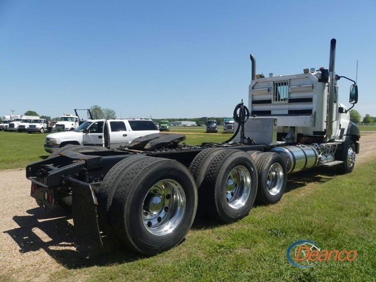2014-caterpillar-ct660l-image-2