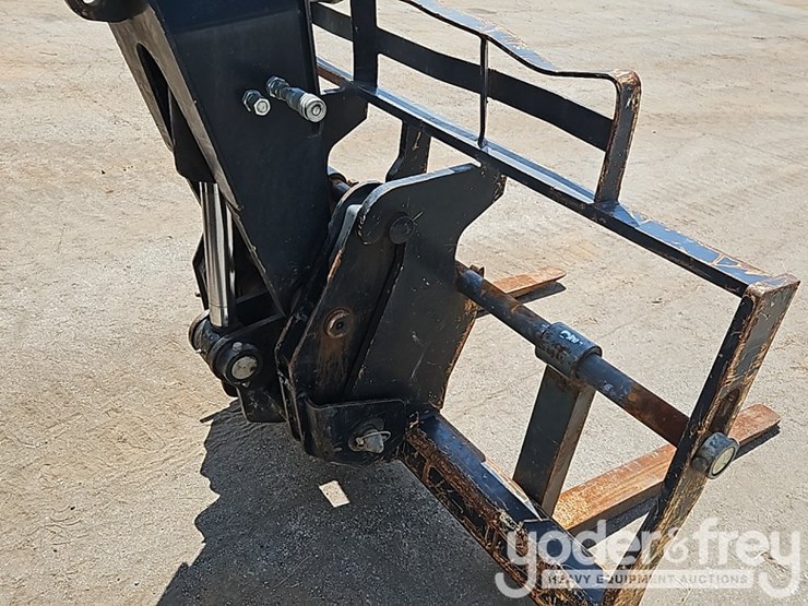 2017-caterpillar-tl642d-image-12