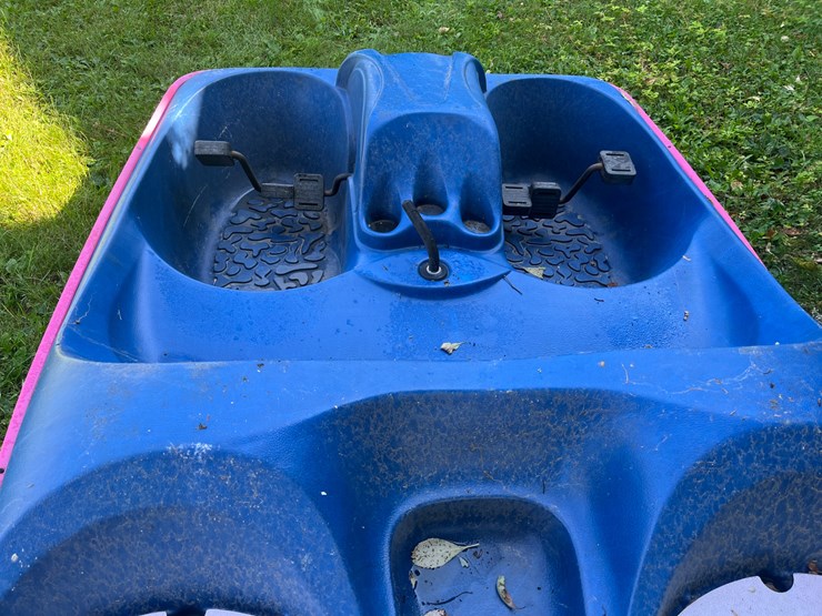 #3074-•-k.l.-industries-pedal-boat-image-5