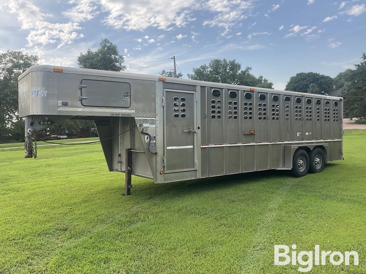2003-wilson-livestock-trailer-image-1