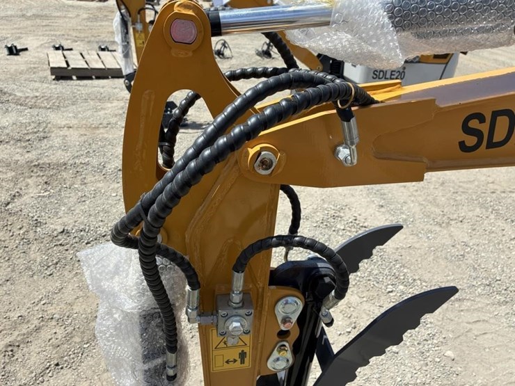 2025-sdlanch-sdle20-hydraulic-excavator-image-8