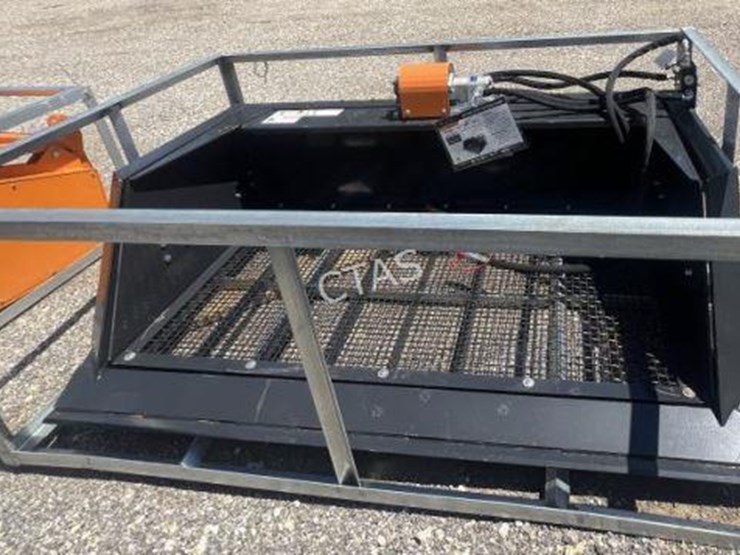 #18-•-wolverine-72"-skid-steer-screening-bucket-image-1