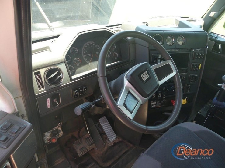 2014-caterpillar-ct660l-image-18