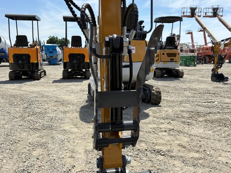 2025-sdlanch-sdle20-hydraulic-excavator-image-12