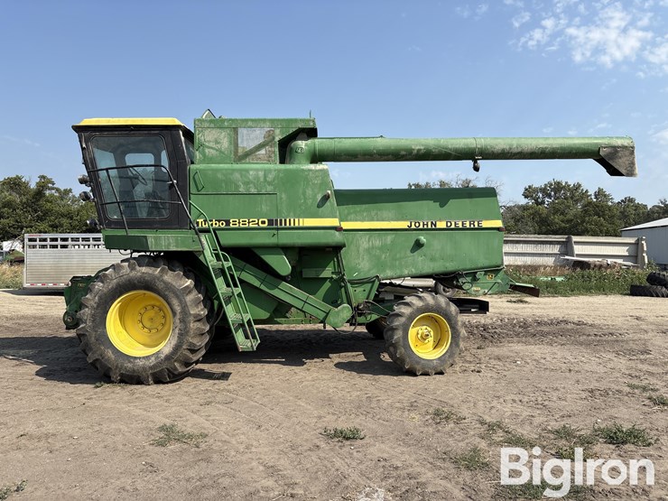 1982-john-deere-8820-image-8