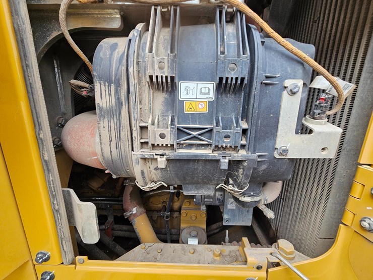 2023-caterpillar-953-image-31