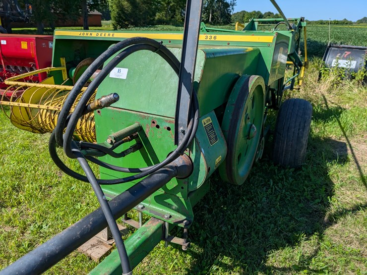 john-deere-336-image-4