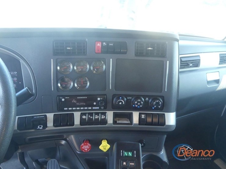 2024-kenworth-t880-image-21