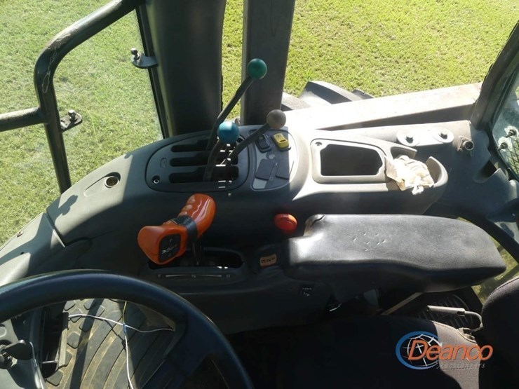 new-holland-tv140-image-14