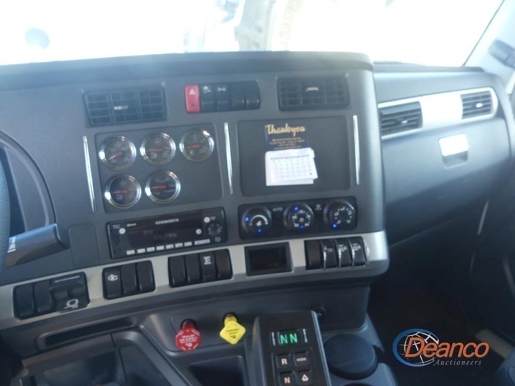 2024-kenworth-t880-image-22