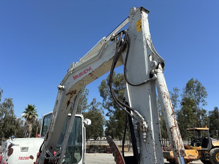 2017-takeuchi-tb290-image-9