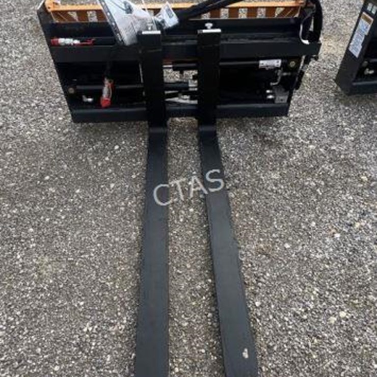 #147 • Wolverine Hydraulic Skid Steer Pallet Forks