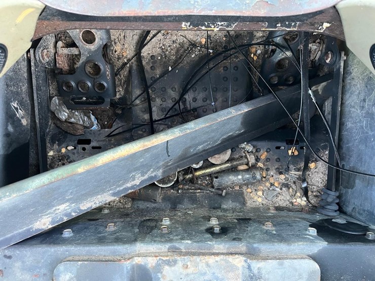 2012-bobcat-t870-image-28