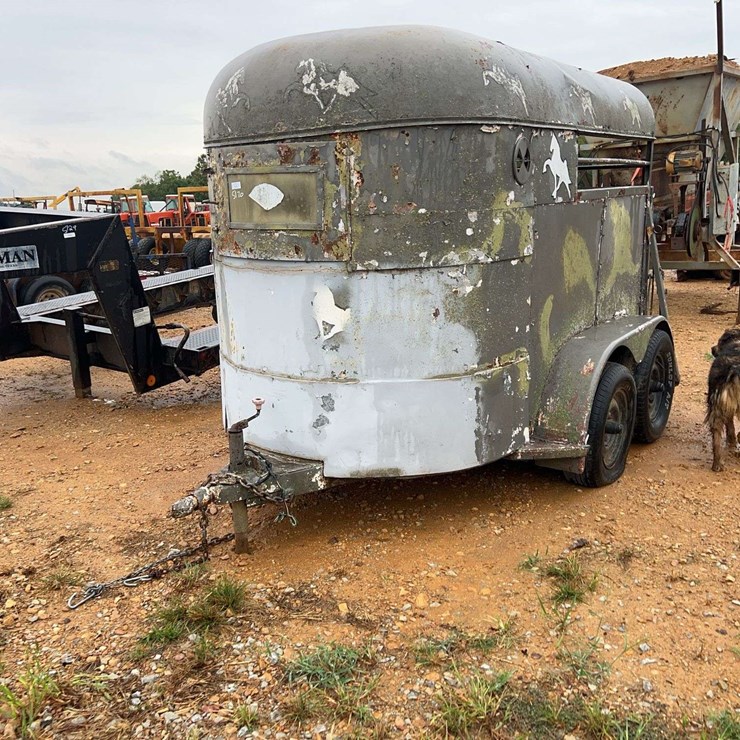 T/A 2 Horse Trailer