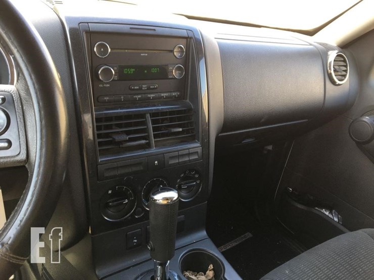 2009-ford-explorer-xlt-image-7