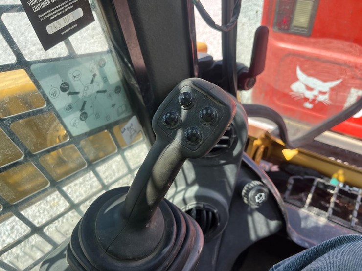 2021-caterpillar-259d-image-34