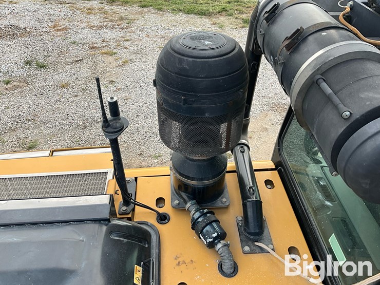 2011-caterpillar-320d-image-18