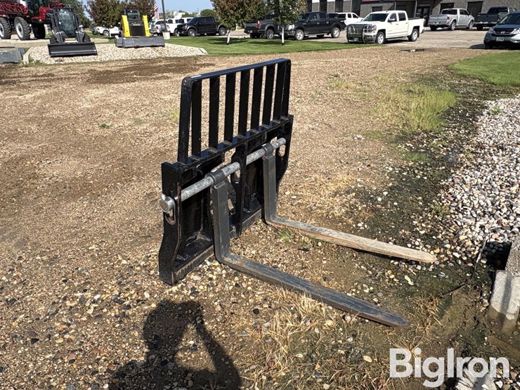 48”-skid-steer-pallet-forks-image-3