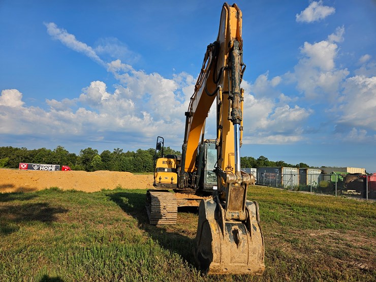 #21999-•-2020-hyundai-hx220lc-excavator-image-3