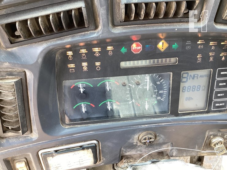 2002-deere-724j-image-14