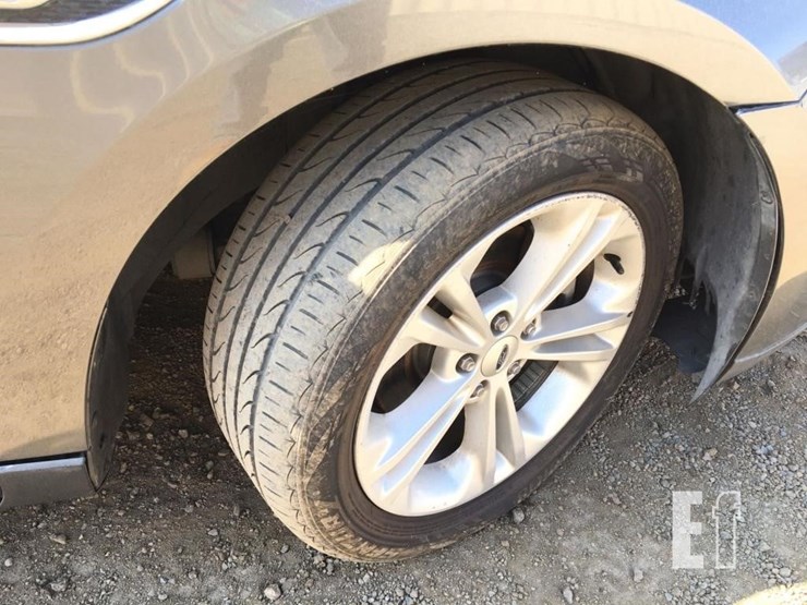 2016-ford-taurus-sel-image-11