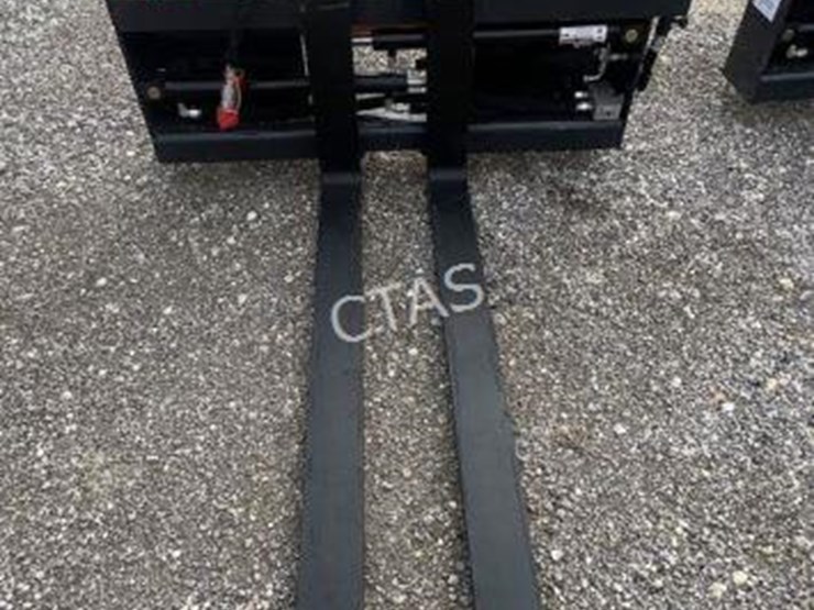 #147-•-wolverine-hydraulic-skid-steer-pallet-forks-image-1