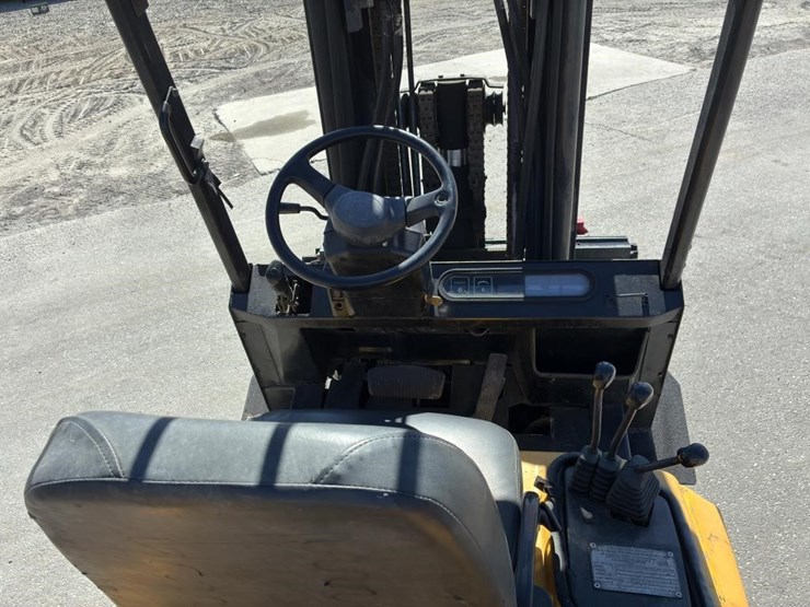 1999-yale-glc100mgngae09-forklift-image-11