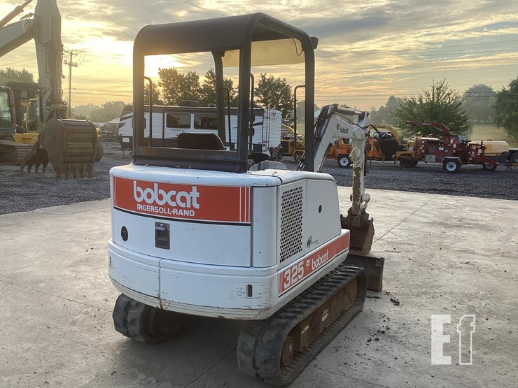 2000-bobcat-325-image-4