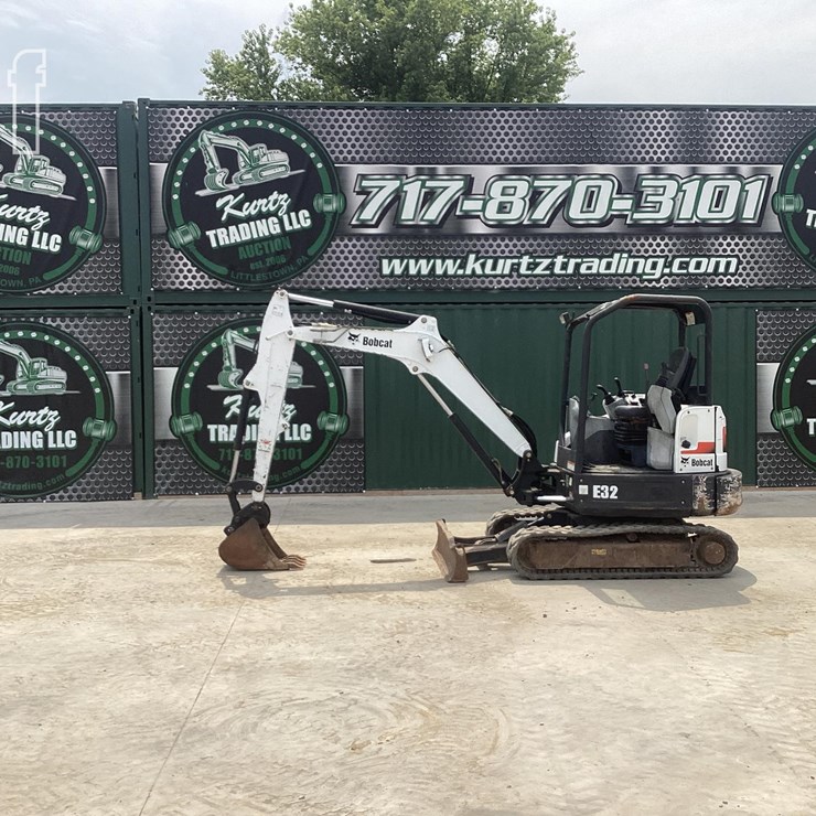 2014 BOBCAT E32