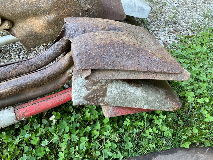 #1587-•-pile-of-various-shovels-image-3