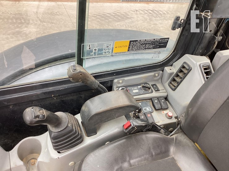 2017-kubota-kx040-4-image-16