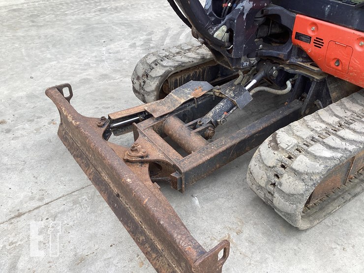 2017-kubota-kx040-4-image-9