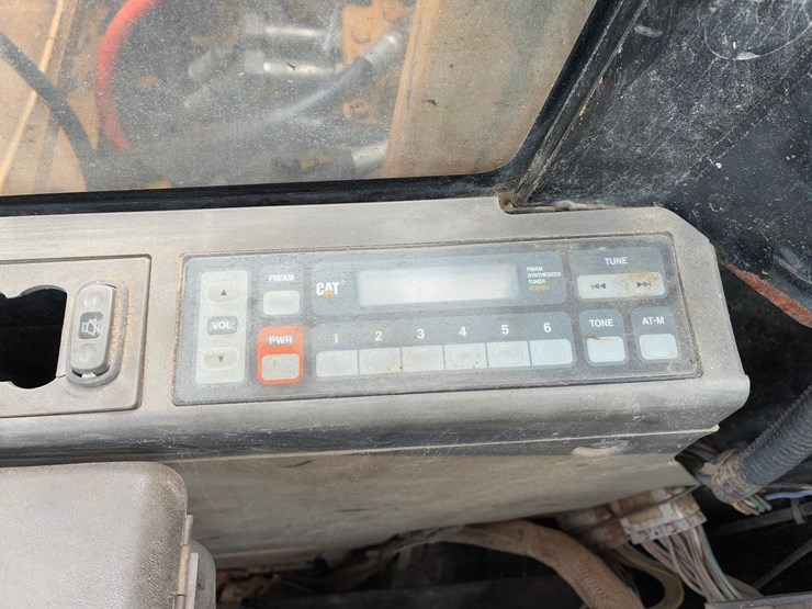 2004-caterpillar-311c-image-30
